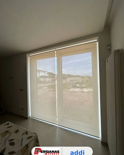 Persiana enrollable Screen en puerta ventana